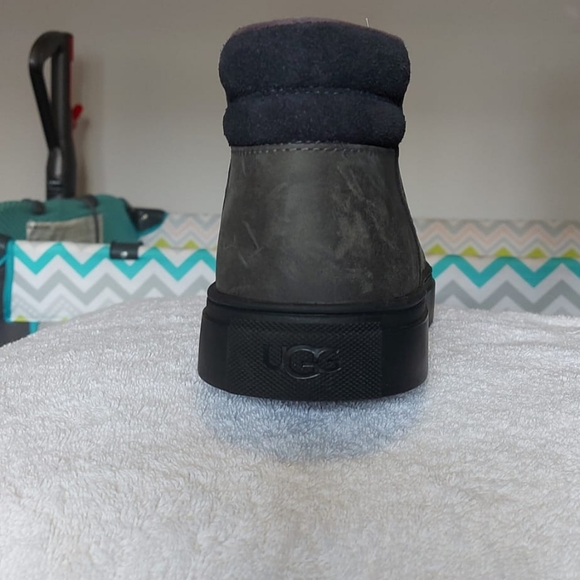 Shoes - Picture 1 of 4